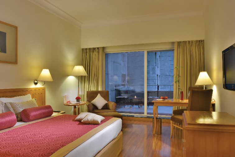 Deluxe Hotel Rooms with Queen Bed in Vadodara at Vivanta Vadodara