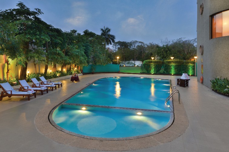Hotel with Swimming Pool in Vadodara