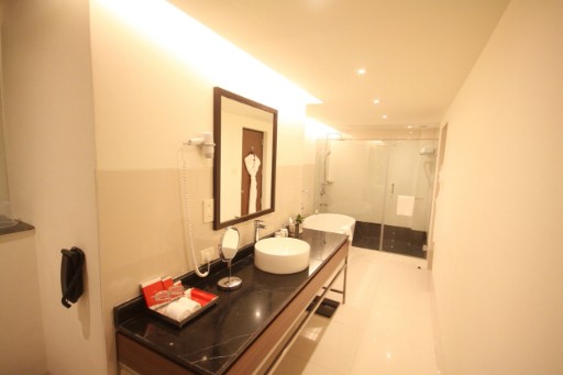 Deluxe Suite Rest Room View at Vivanta Kolkata EM Bypass