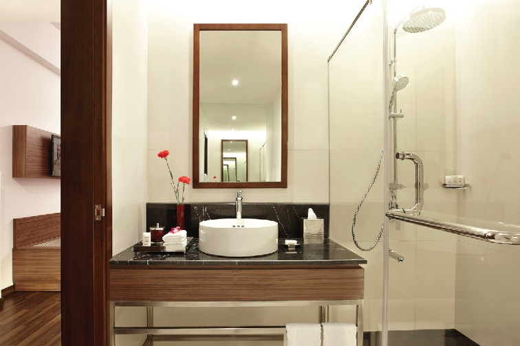 Superior Room King Bed Bathroom View - Vivanta Kolkata EM Bypass