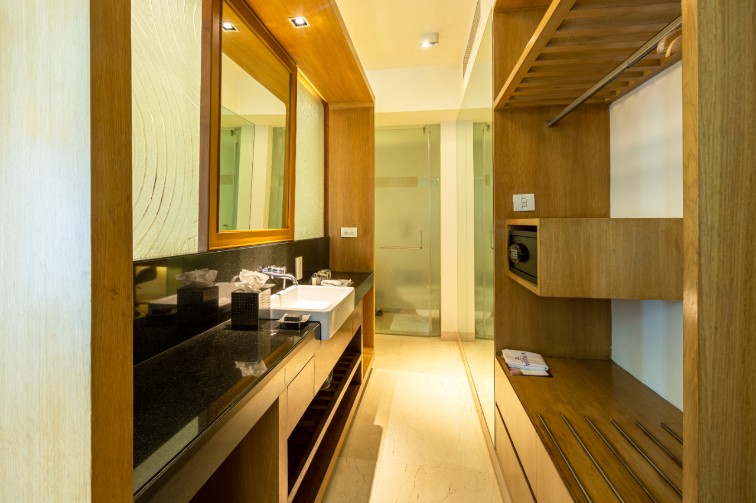 Superior Room's Luxury Bathroom at Vivanta Bengaluru, Whitefield